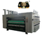 Tres colores encuadiernan la impresión ranurando la alimentación automática de la máquina que corta con tintas