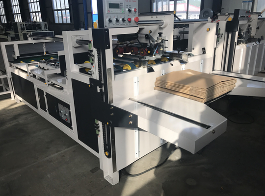 La carpeta conducida eléctrica Gluer del cartón del engranaje trabaja a máquina fabricación de cajas acanalada que pega semi automática